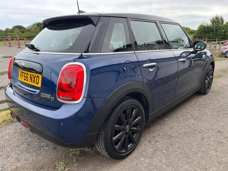 MINI HATCH
