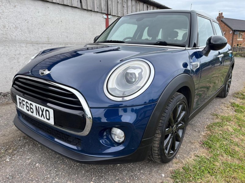 MINI HATCH