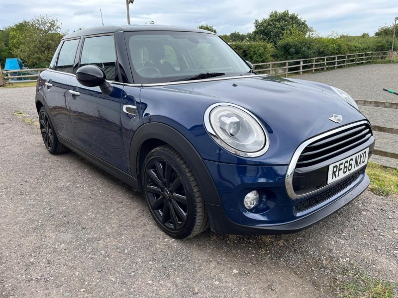 MINI HATCH