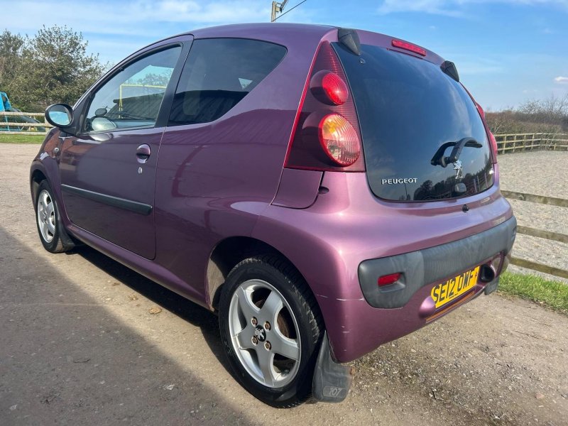PEUGEOT 107