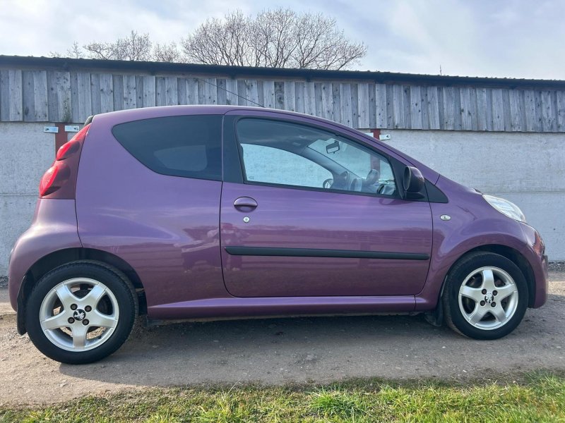 PEUGEOT 107